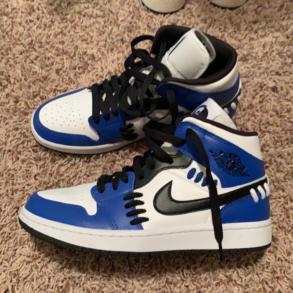Jordan 1 Mid Sisterhood (W)